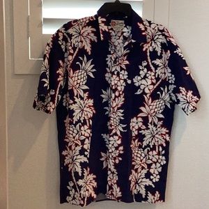 Men’s Hilo Hattie Hawaiian shirt, Size Large, only worn once. Like new!